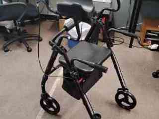 medical-equipment-for-seniors